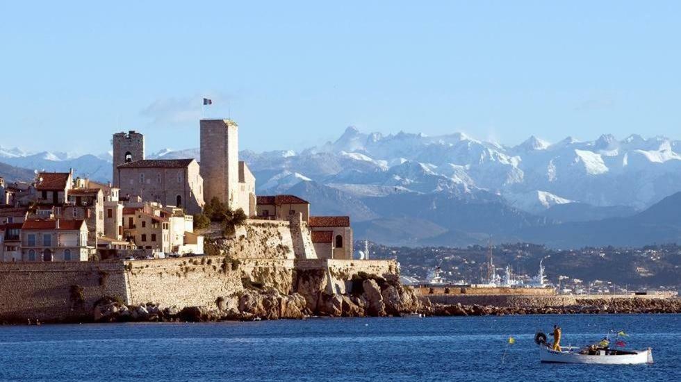 2 Bedroom Funky Apartment In The Heart Of The Old Town Of Antibes Zewnętrze zdjęcie